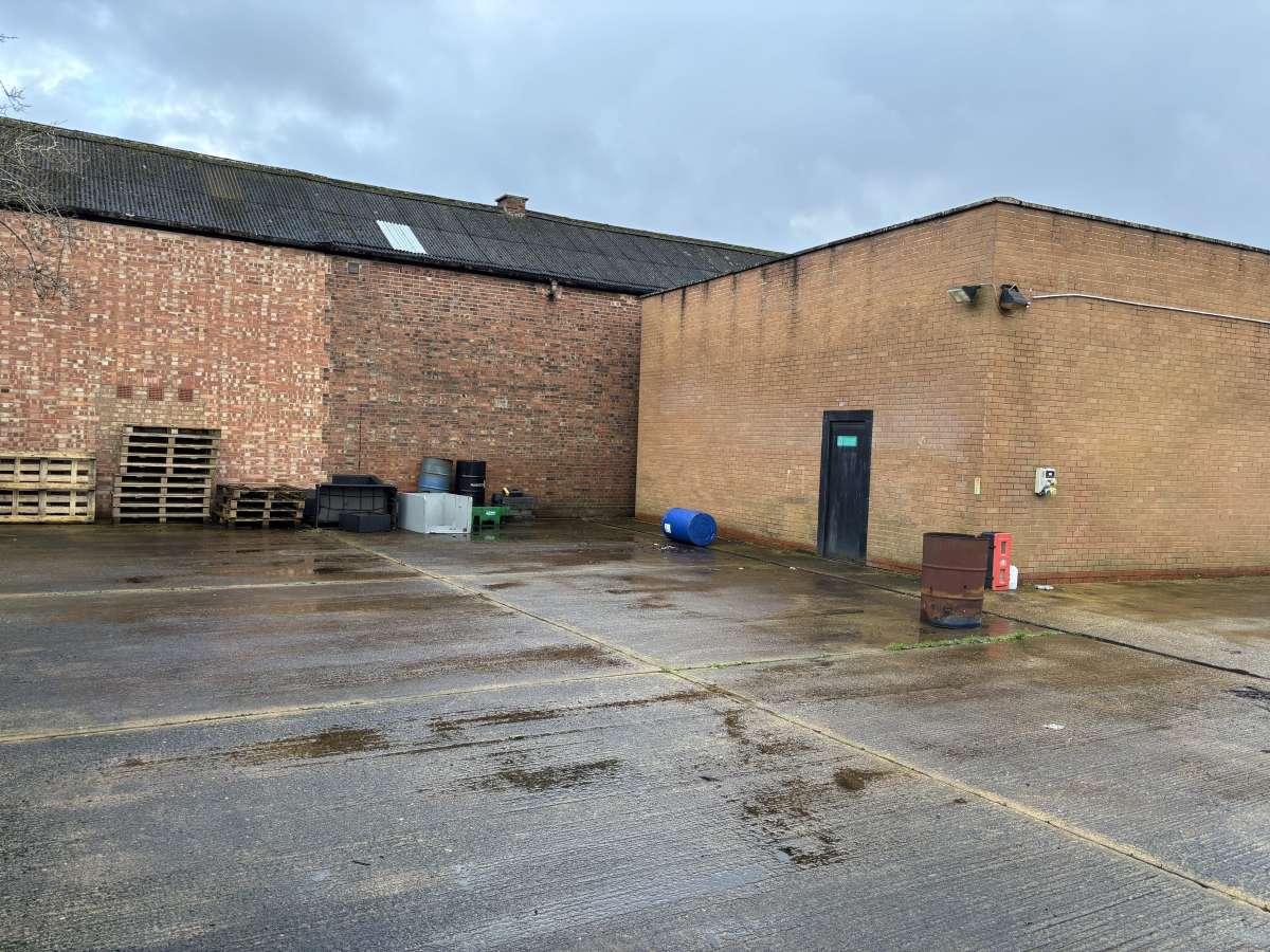 Retail/Shop in Peterborough - photo 2