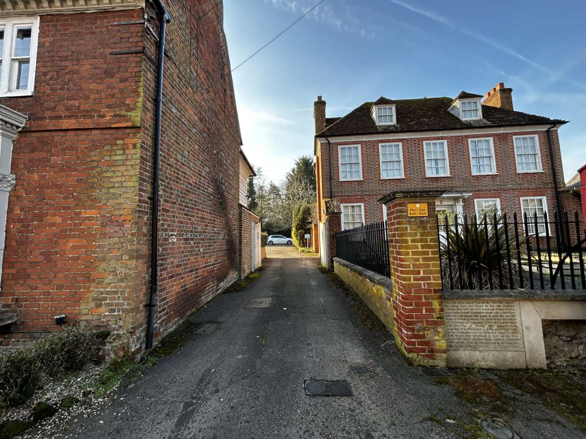 Retail/Shop in Ashford - photo 3