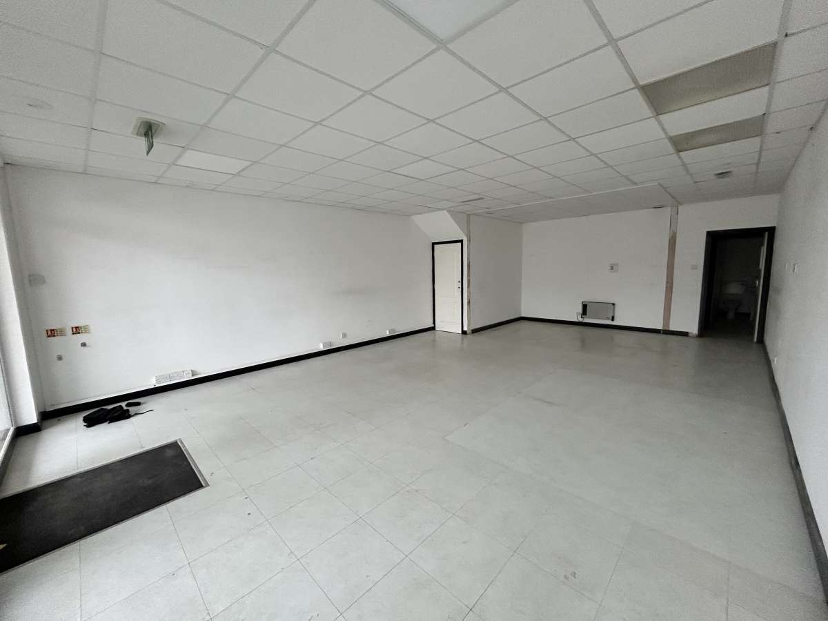 Retail/Shop in Plymouth - photo 3