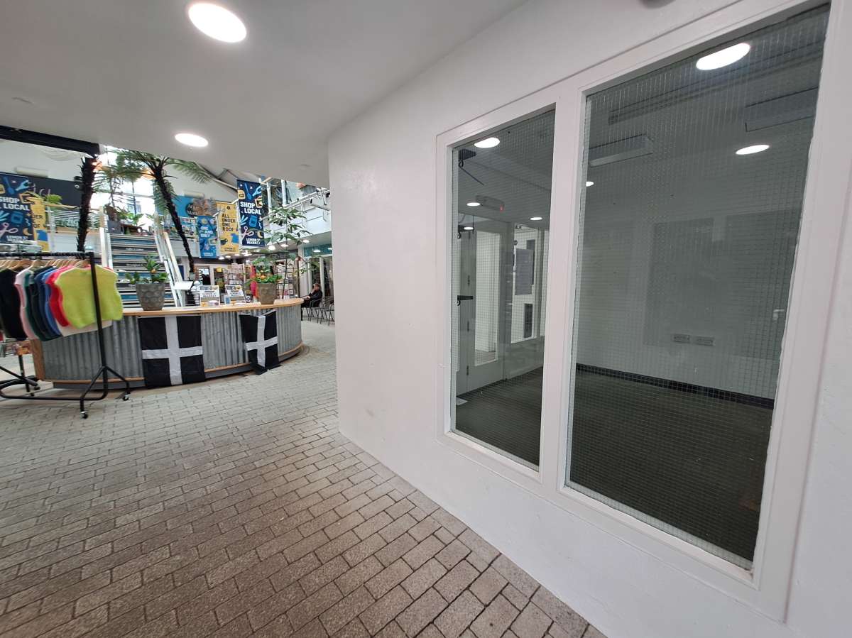 Retail/Shop in Truro - photo 4