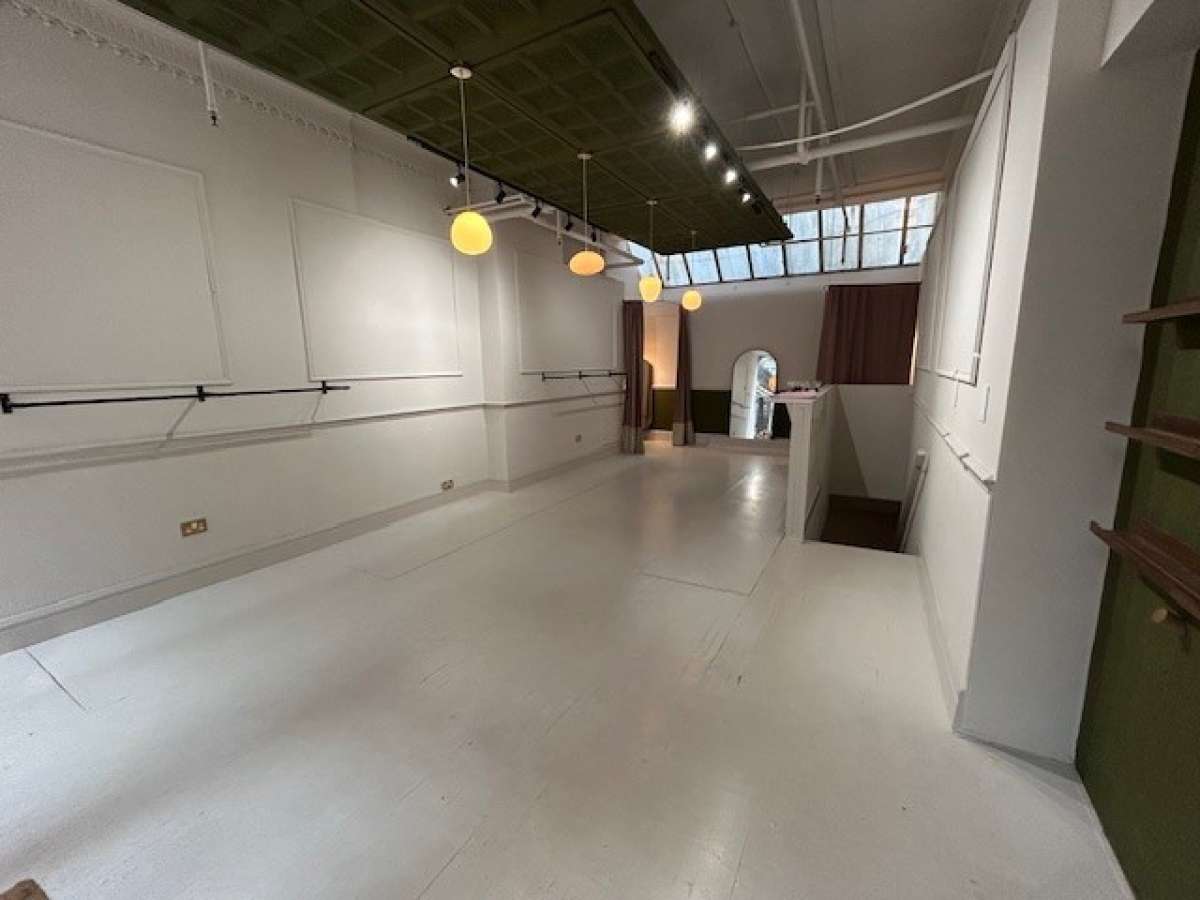 Retail/Shop in Manchester - photo 2