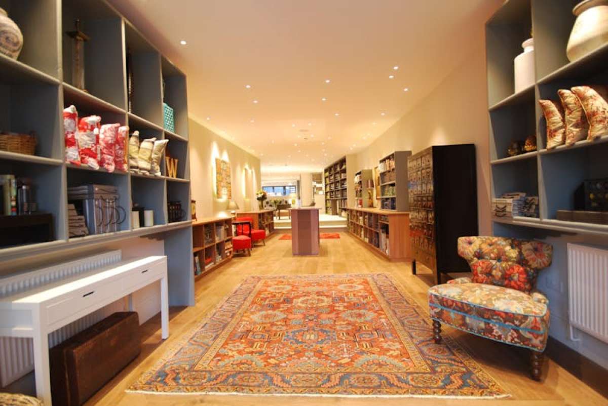 Retail/Shop in Hook - photo 2