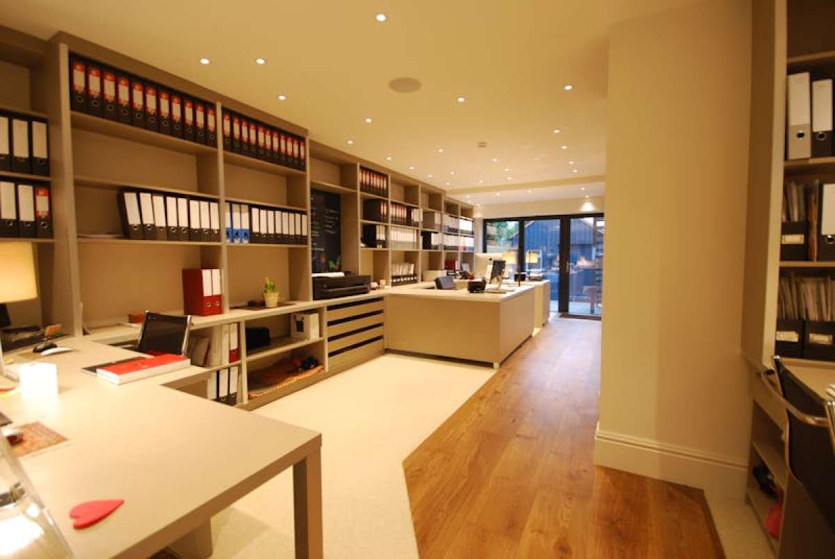 Retail/Shop in Hook - photo 4