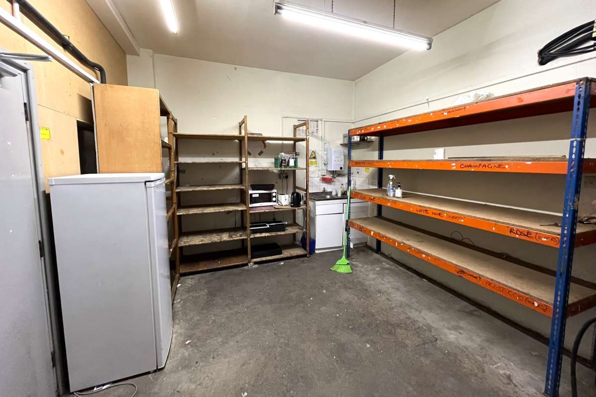 Retail/Shop in Hockley - photo 3