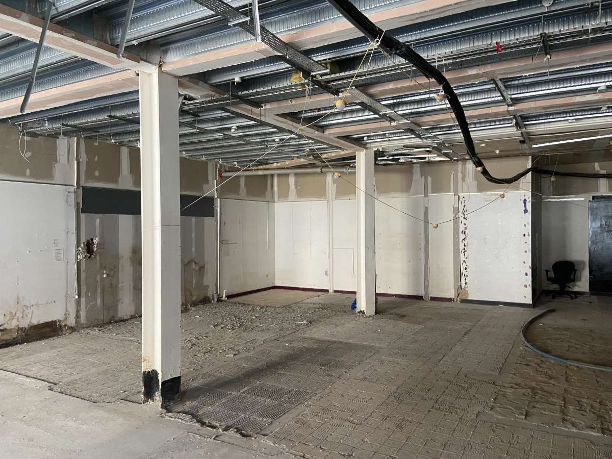 Retail/Shop in Crawley - photo 3