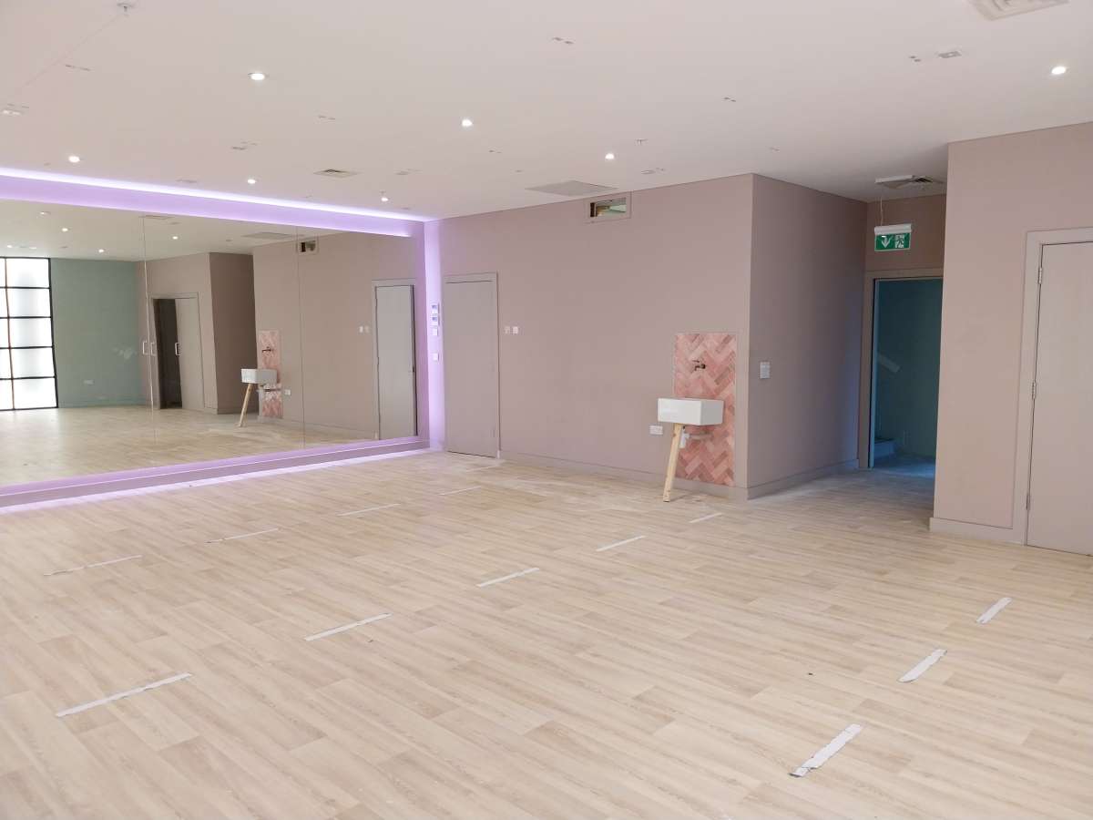 Retail/Shop in Croydon - photo 2