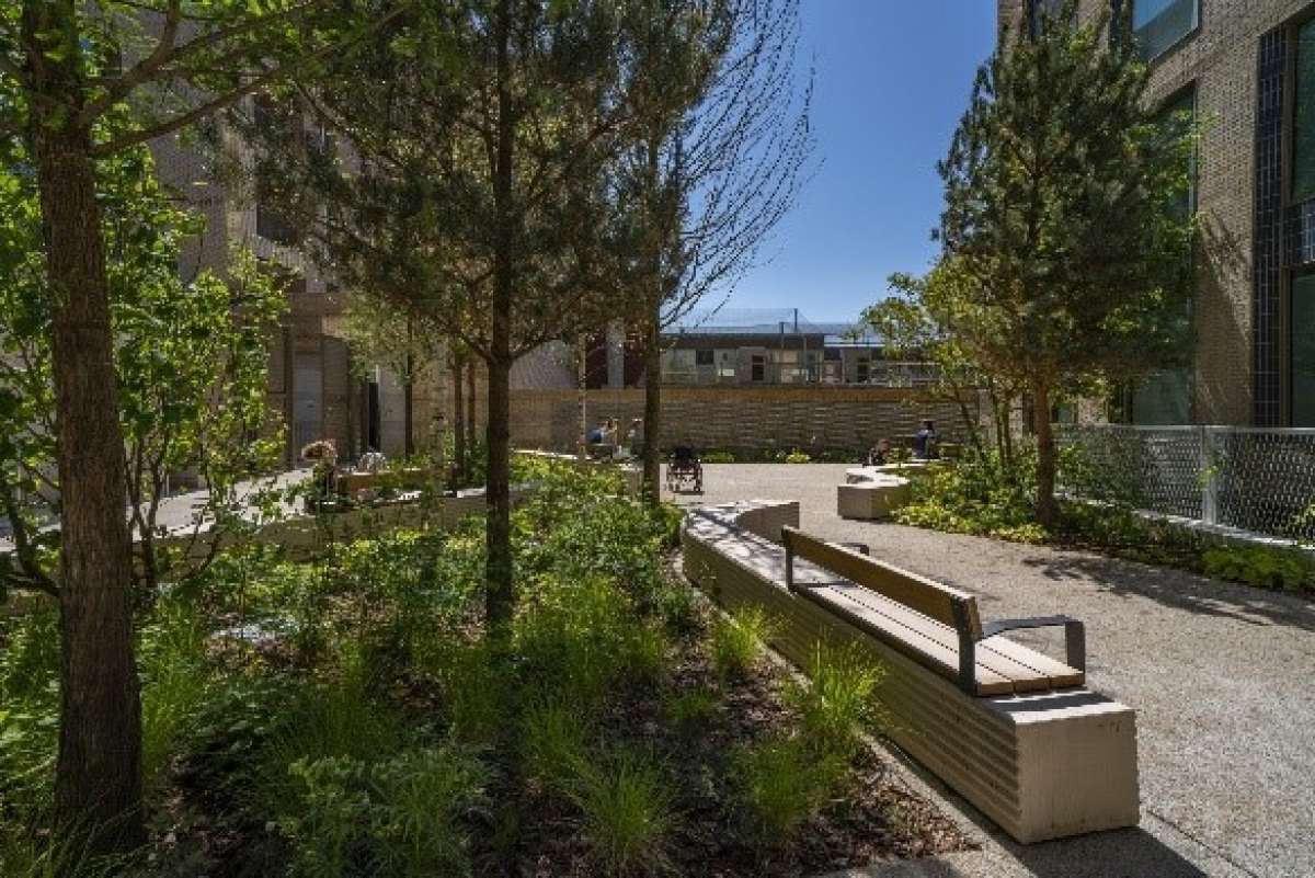 Retail/Shop in Brighton - photo 4