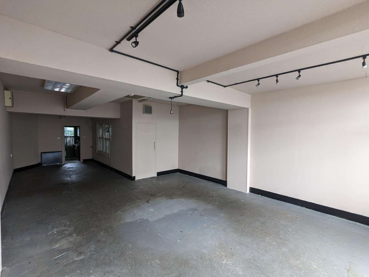 Retail/Shop in West Molesey - photo 2