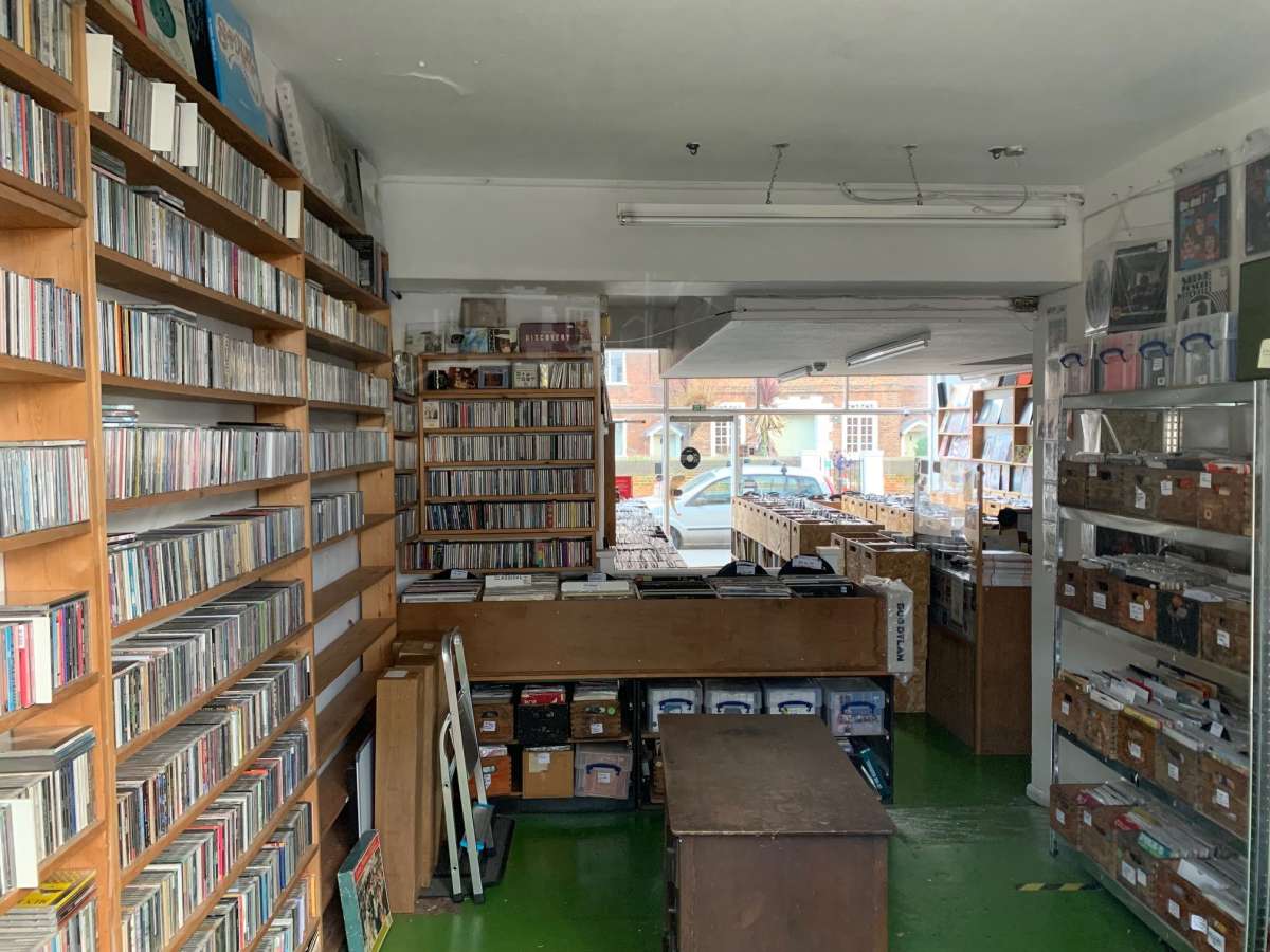 Retail/Shop in London - photo 4