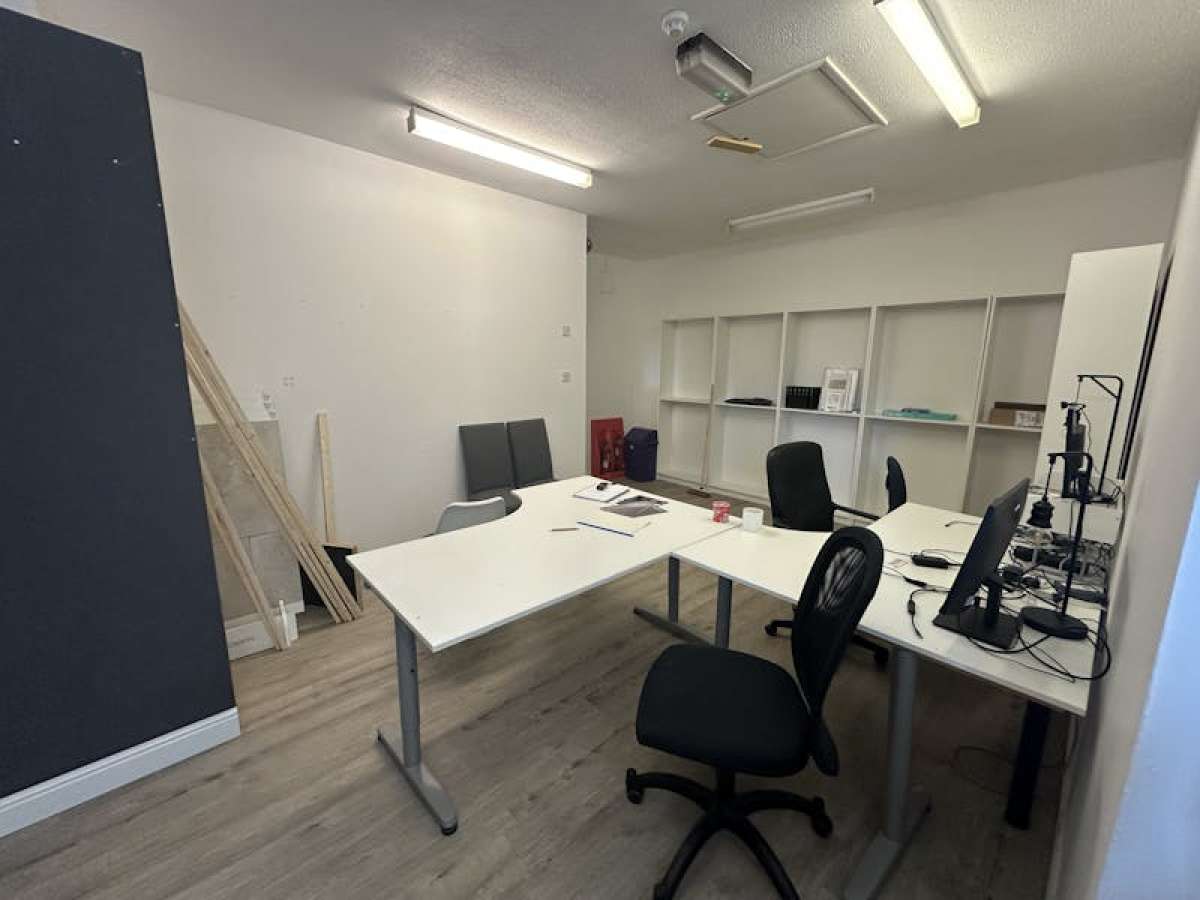 Retail/Shop in Alton - photo 4