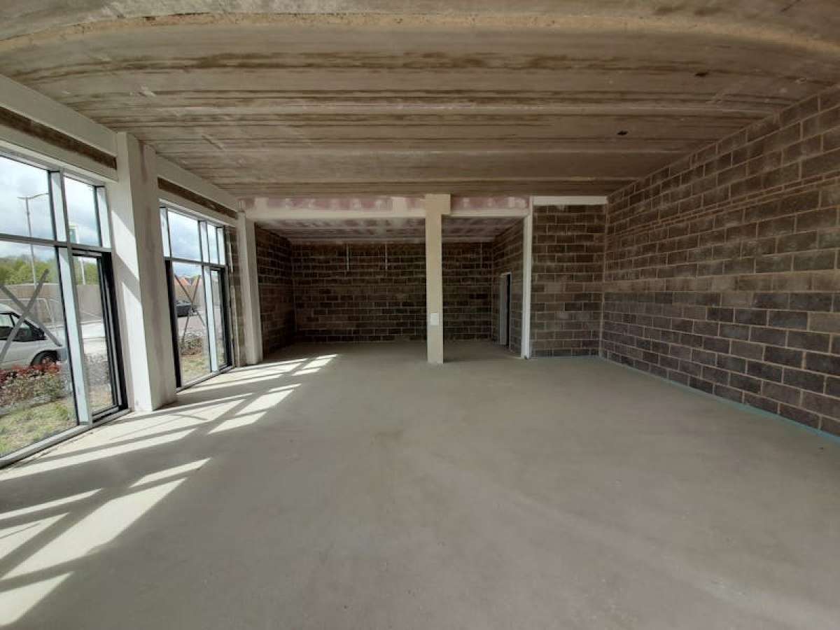 Retail/Shop in Basingstoke - photo 4