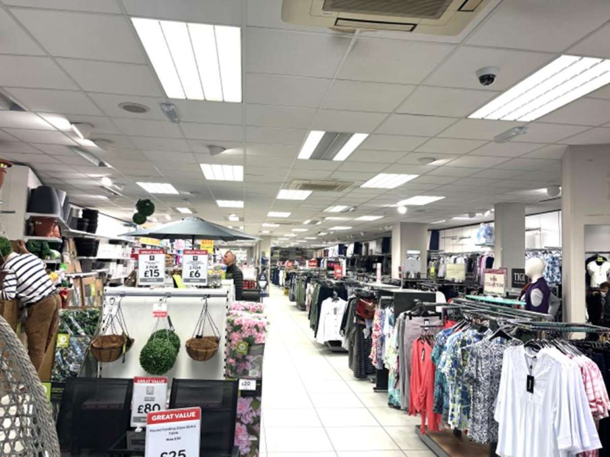 Retail/Shop in Wokingham - photo 3