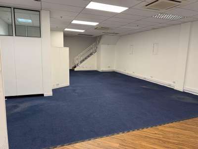 Retail/Shop in Livingston - photo 3