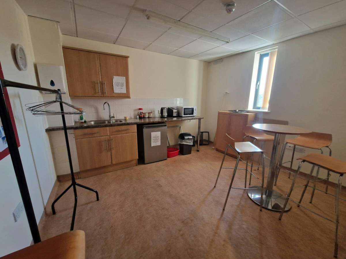 Retail/Shop in Waterlooville - photo 3