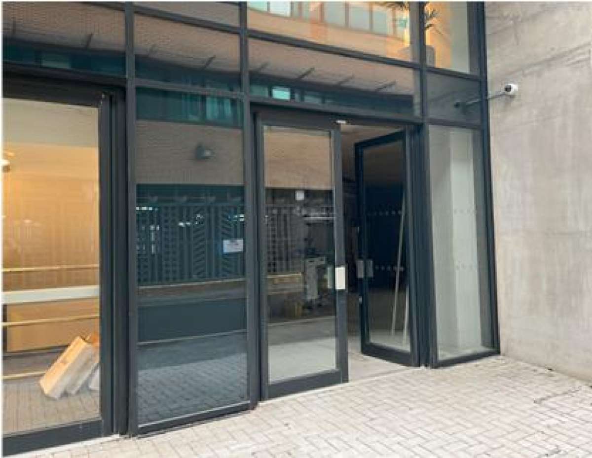 Retail/Shop in Cardiff - photo 4