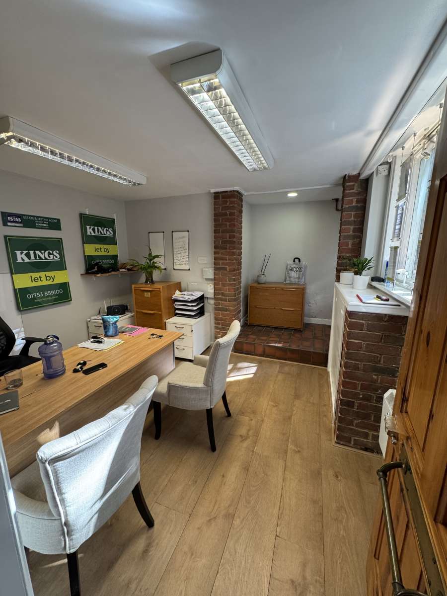 Retail/Shop in Windsor - photo 3