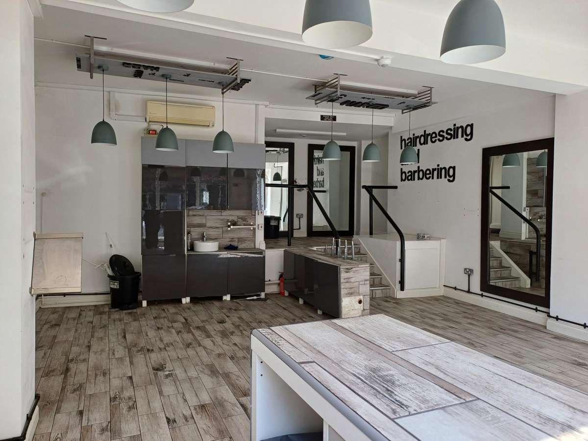 Retail/Shop in Northampton - photo 2