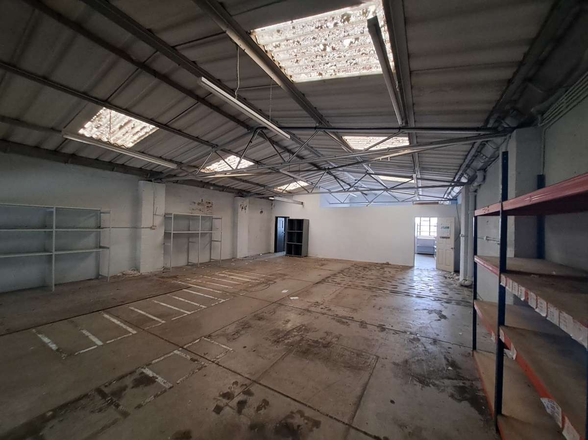 Retail/Shop in Plymouth - photo 2