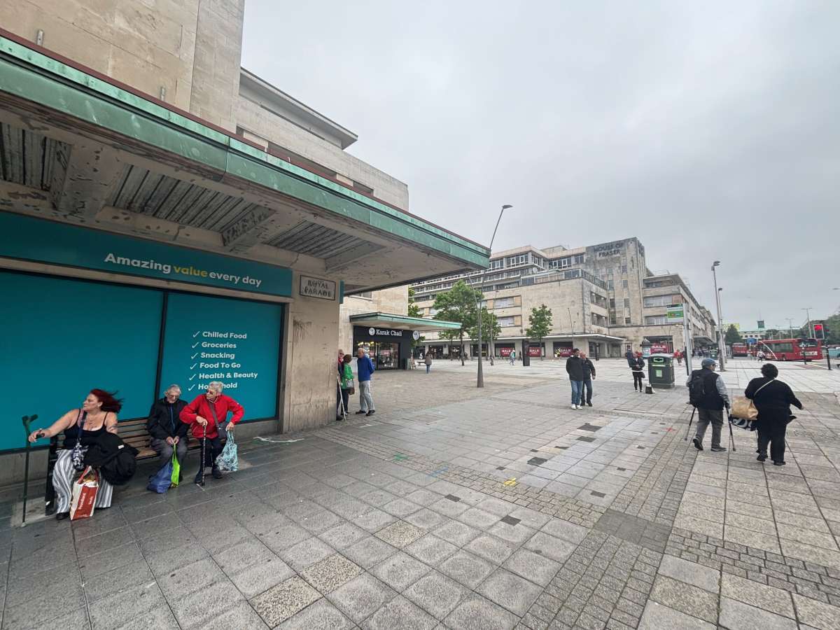 Retail/Shop in Plymouth - photo 2