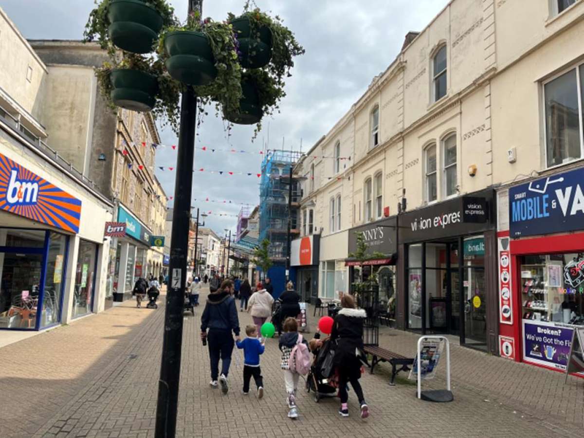 Retail/Shop in Weston-Super-Mare - photo 2