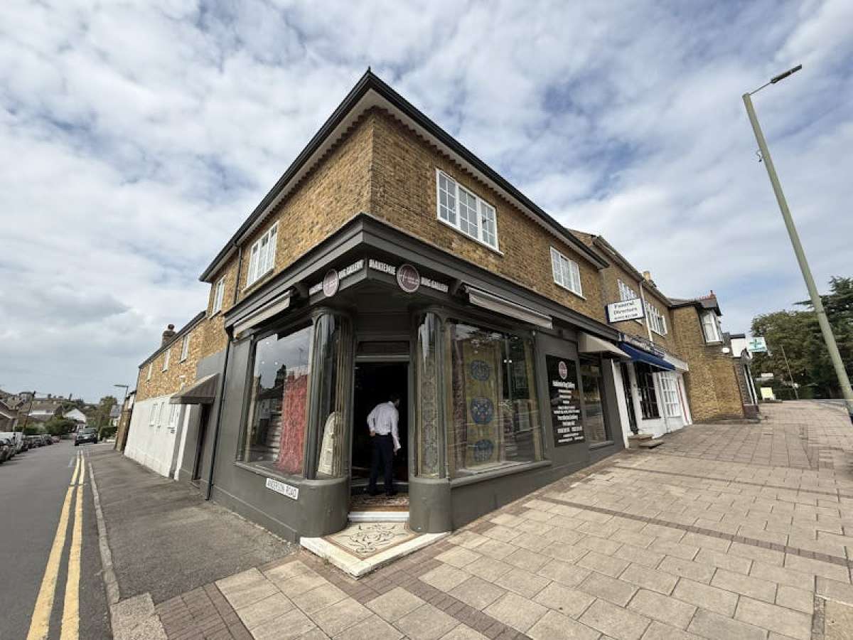 Retail/Shop in Weybridge - photo 2