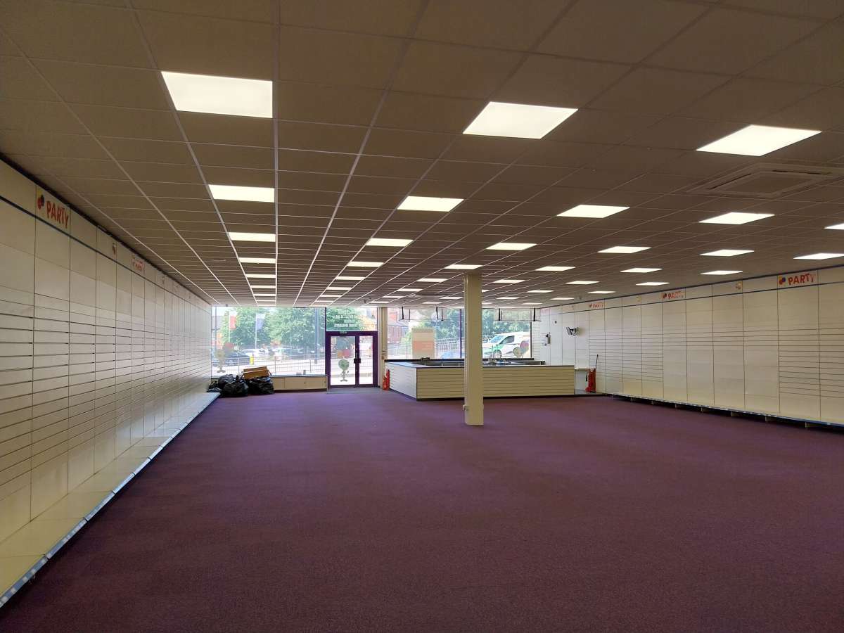 Retail/Shop in Lincoln - photo 2