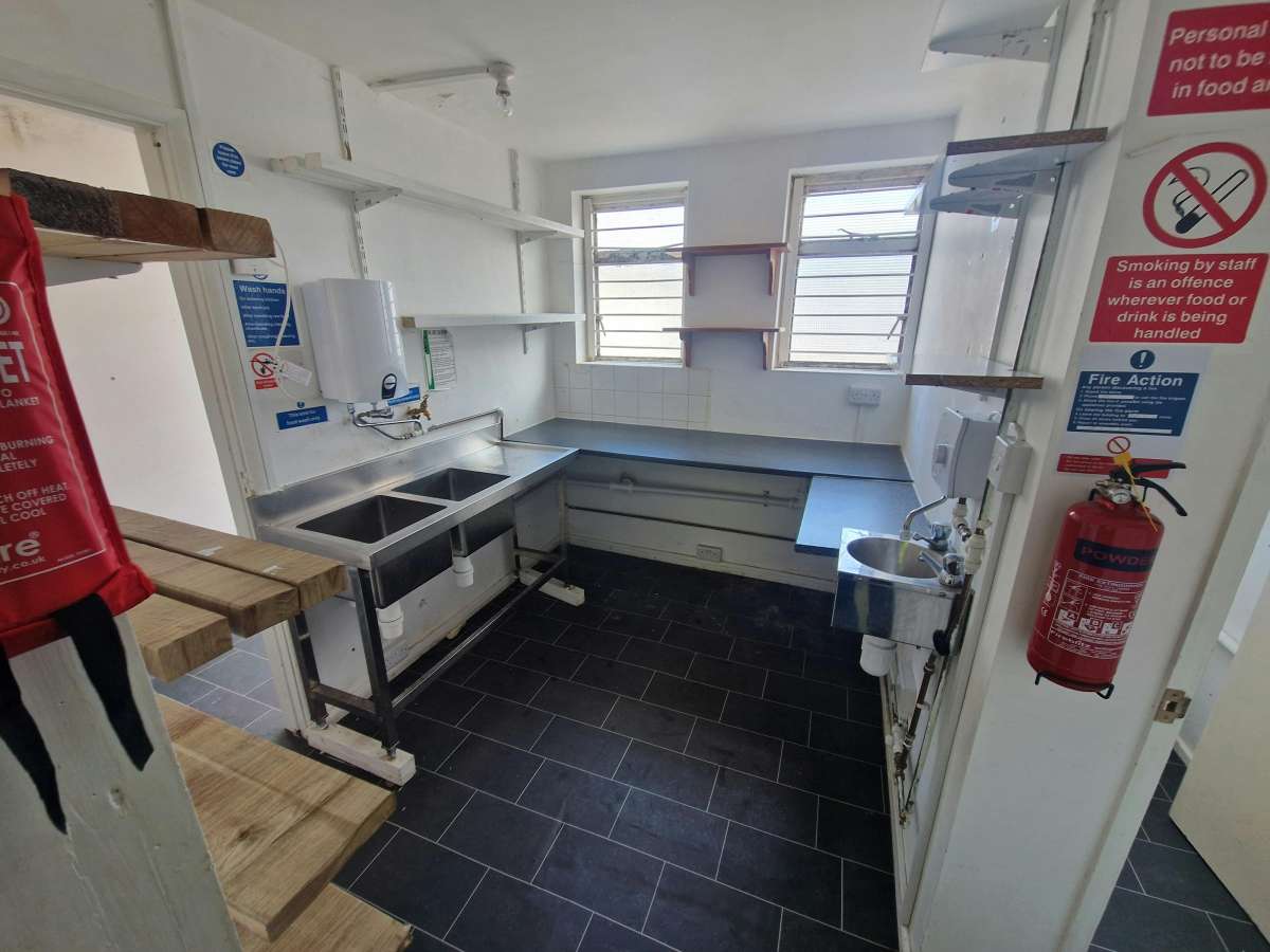 Retail/Shop in Havant - photo 3