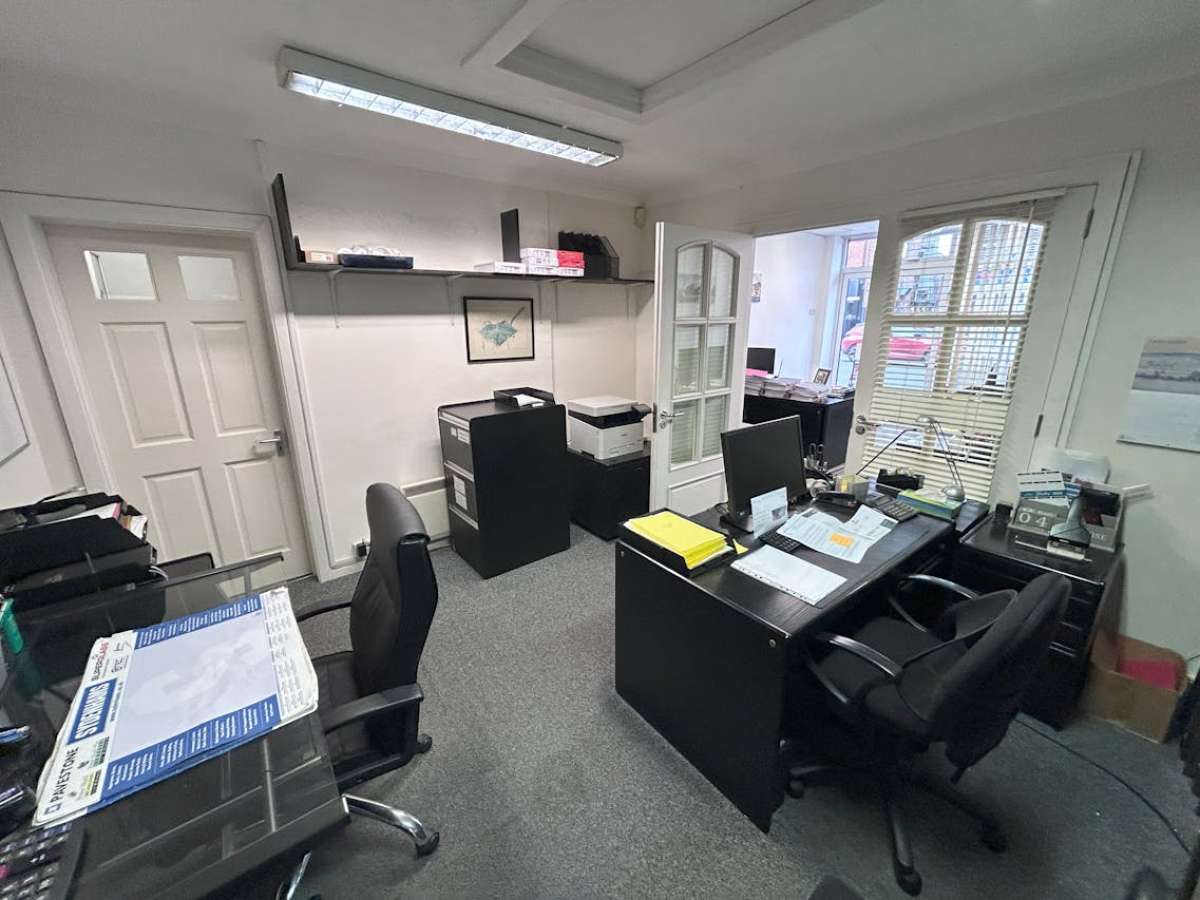 Retail/Shop in Poole - photo 2