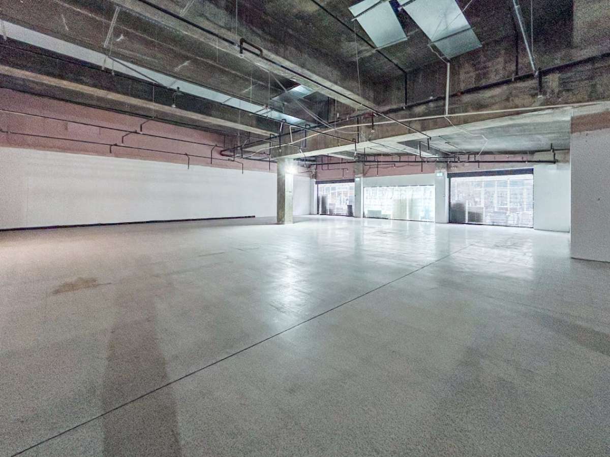 Retail/Shop in Bournemouth - photo 2