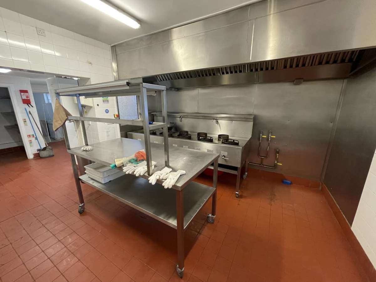 Retail/Shop in Bournemouth - photo 3