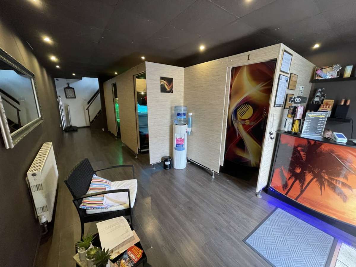 Retail/Shop in Bournemouth - photo 2