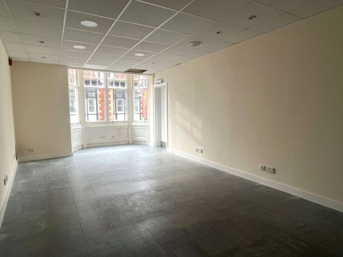Retail/Shop in Winchester - photo 3