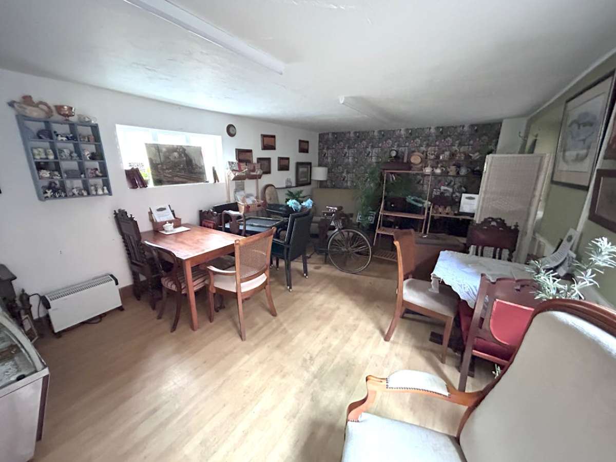 Retail/Shop in Fordingbridge - photo 2