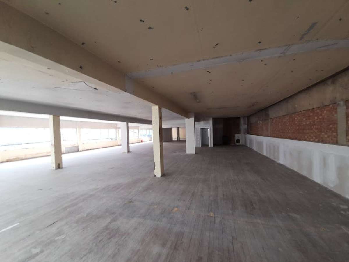 Retail/Shop in Basingstoke - photo 4