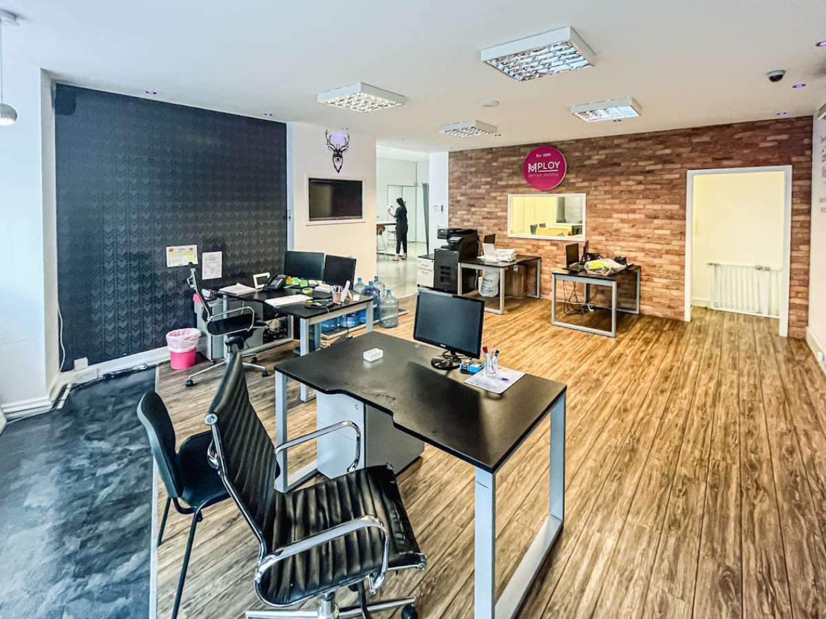 Retail/Shop in Bournemouth - photo 2