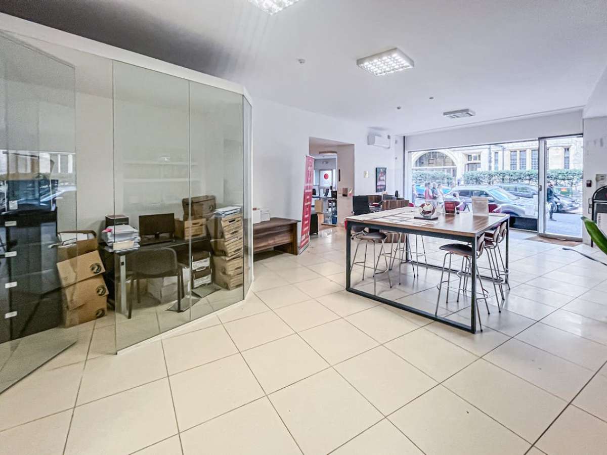 Retail/Shop in Bournemouth - photo 3