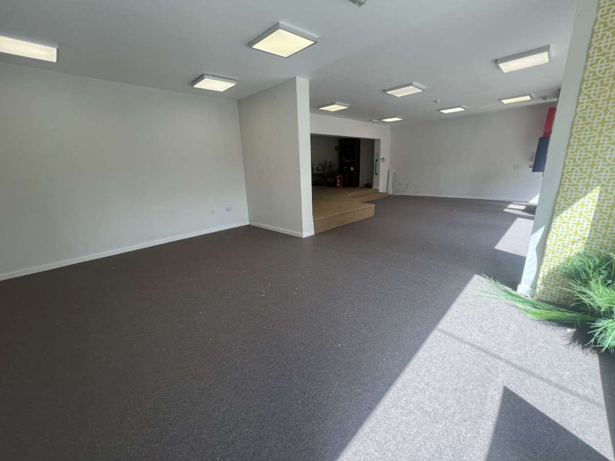 Retail/Shop in Gillingham - photo 3