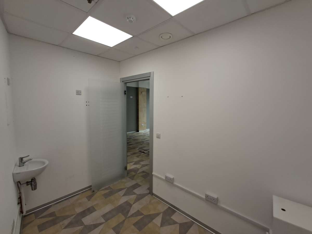 Retail/Shop in Kingston on Thames - photo 4