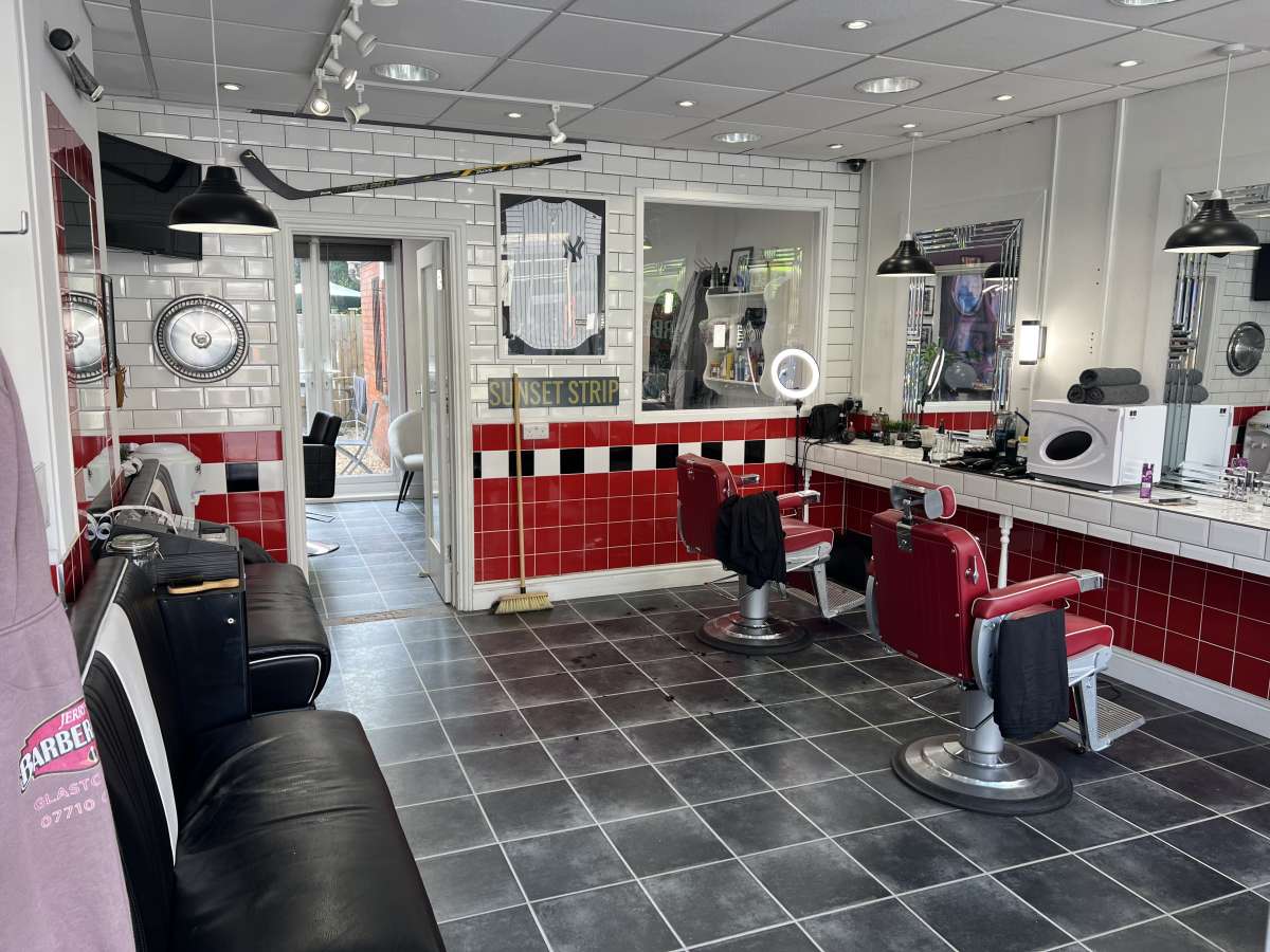 Retail/Shop in Glastonbury - photo 3