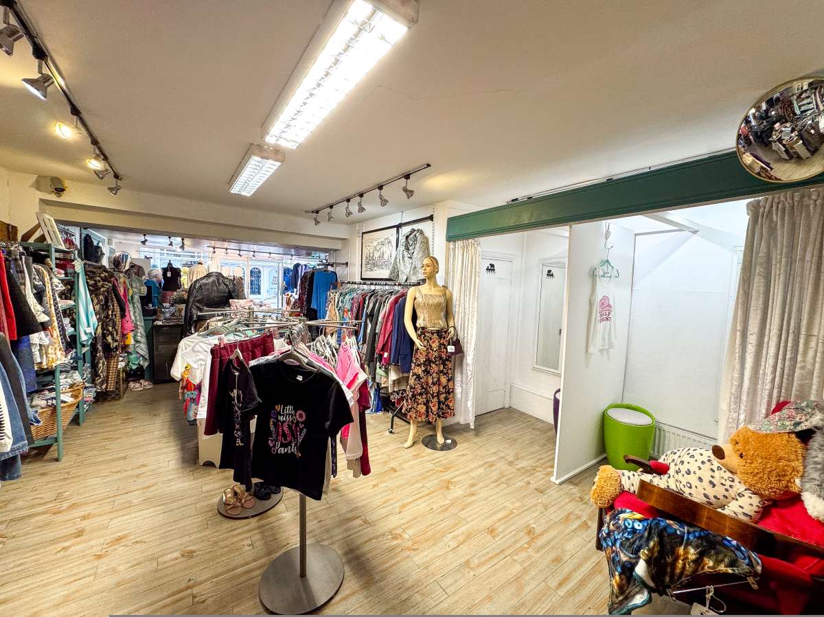 Retail/Shop in Falmouth - photo 4