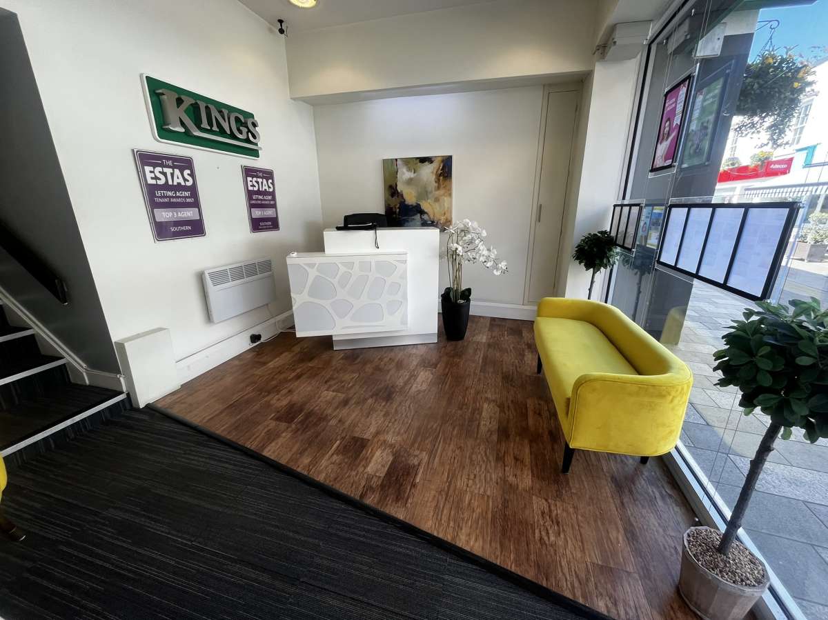 Retail/Shop in Maidenhead - photo 3