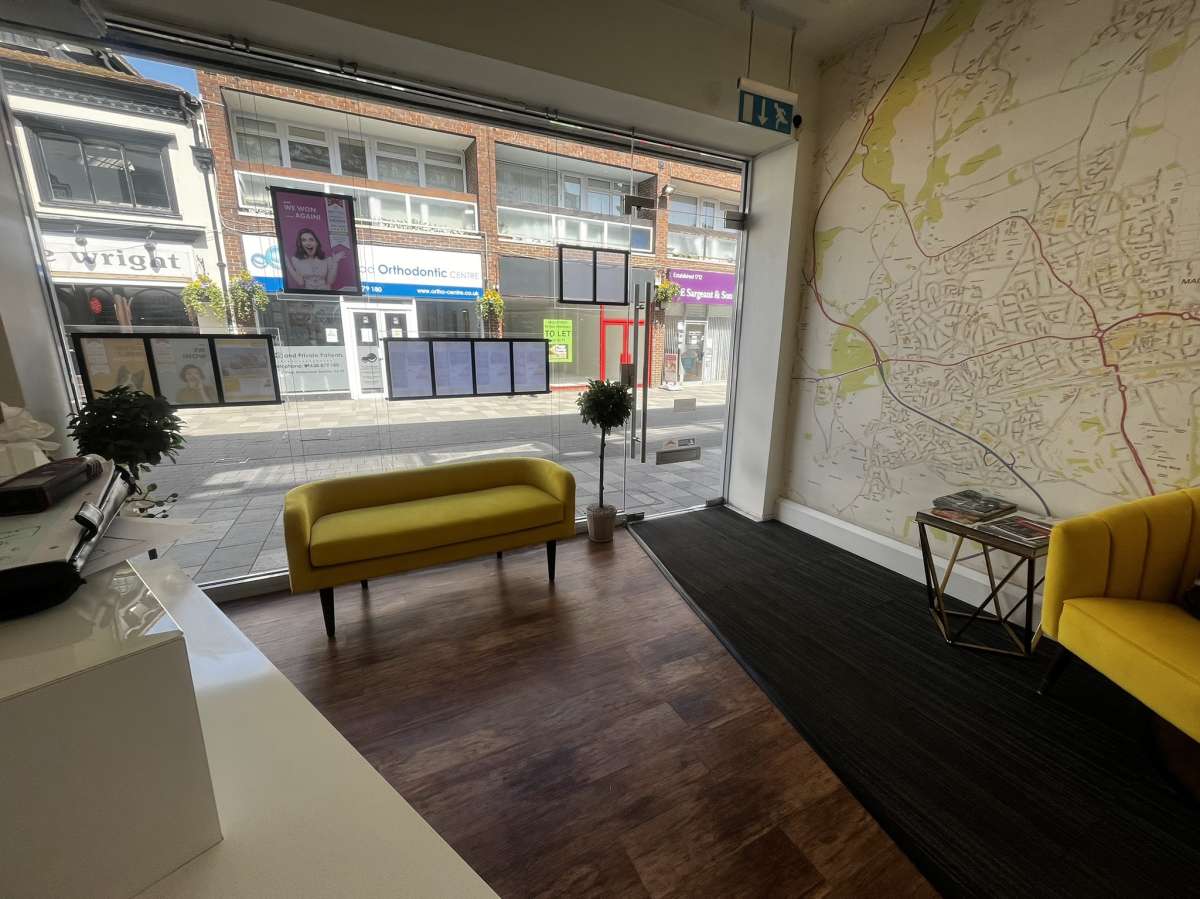 Retail/Shop in Maidenhead - photo 4