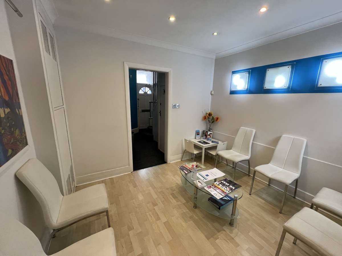 Retail/Shop in Great Bookham - photo 3