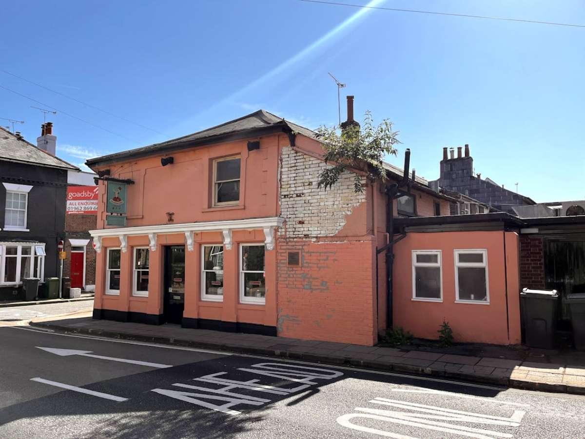 Retail/Shop in Winchester - photo 2