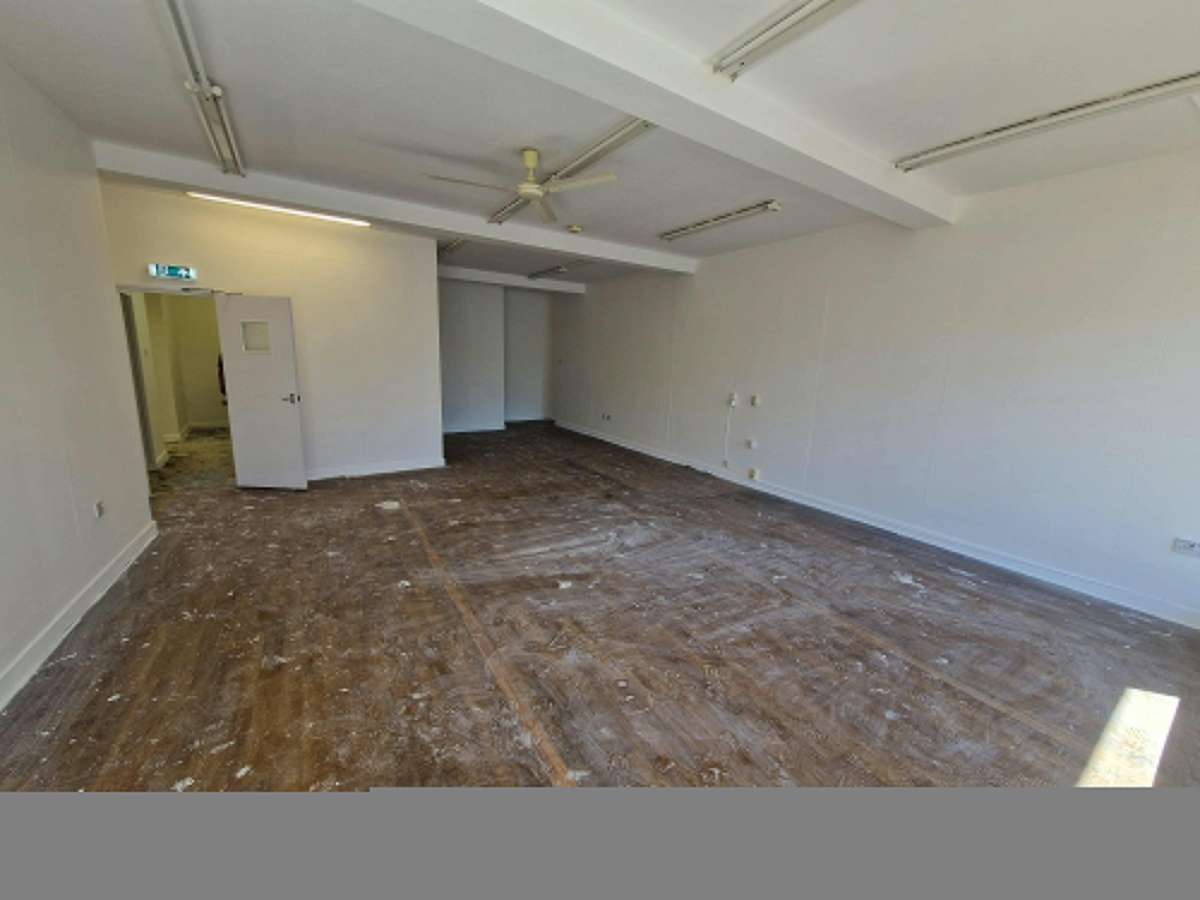 Retail/Shop in Gosport - photo 2