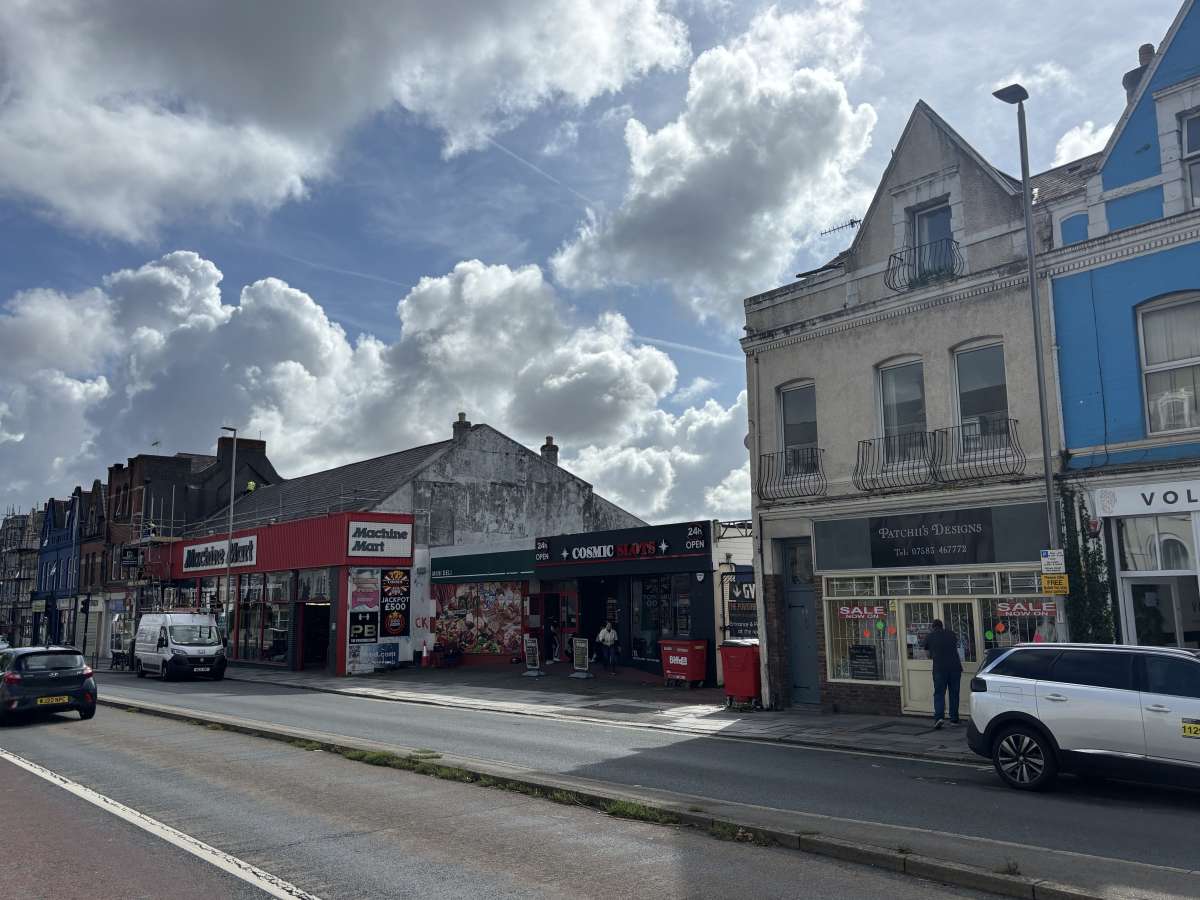 Retail/Shop in Plymouth - photo 2