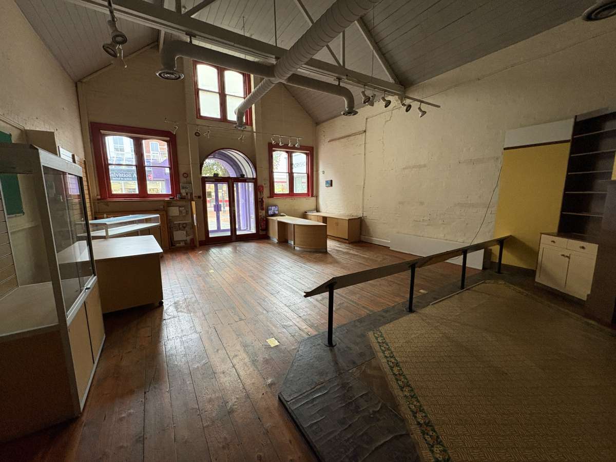 Retail/Shop in Eastleigh - photo 3