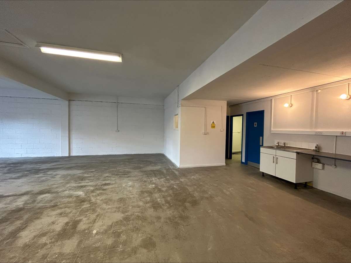 Retail/Shop in Alfreton - photo 4