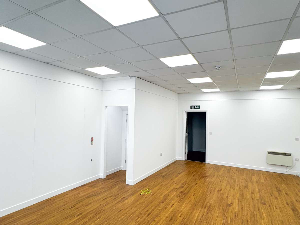 Retail/Shop in Camborne - photo 3