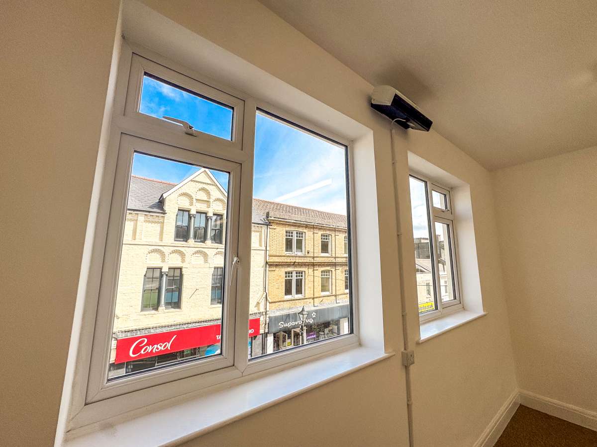 Retail/Shop in Camborne - photo 4